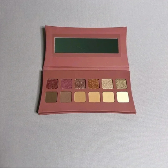 Illamasqua Unveiled Artistry Eyeshadow Palette - Picture 2 of 4